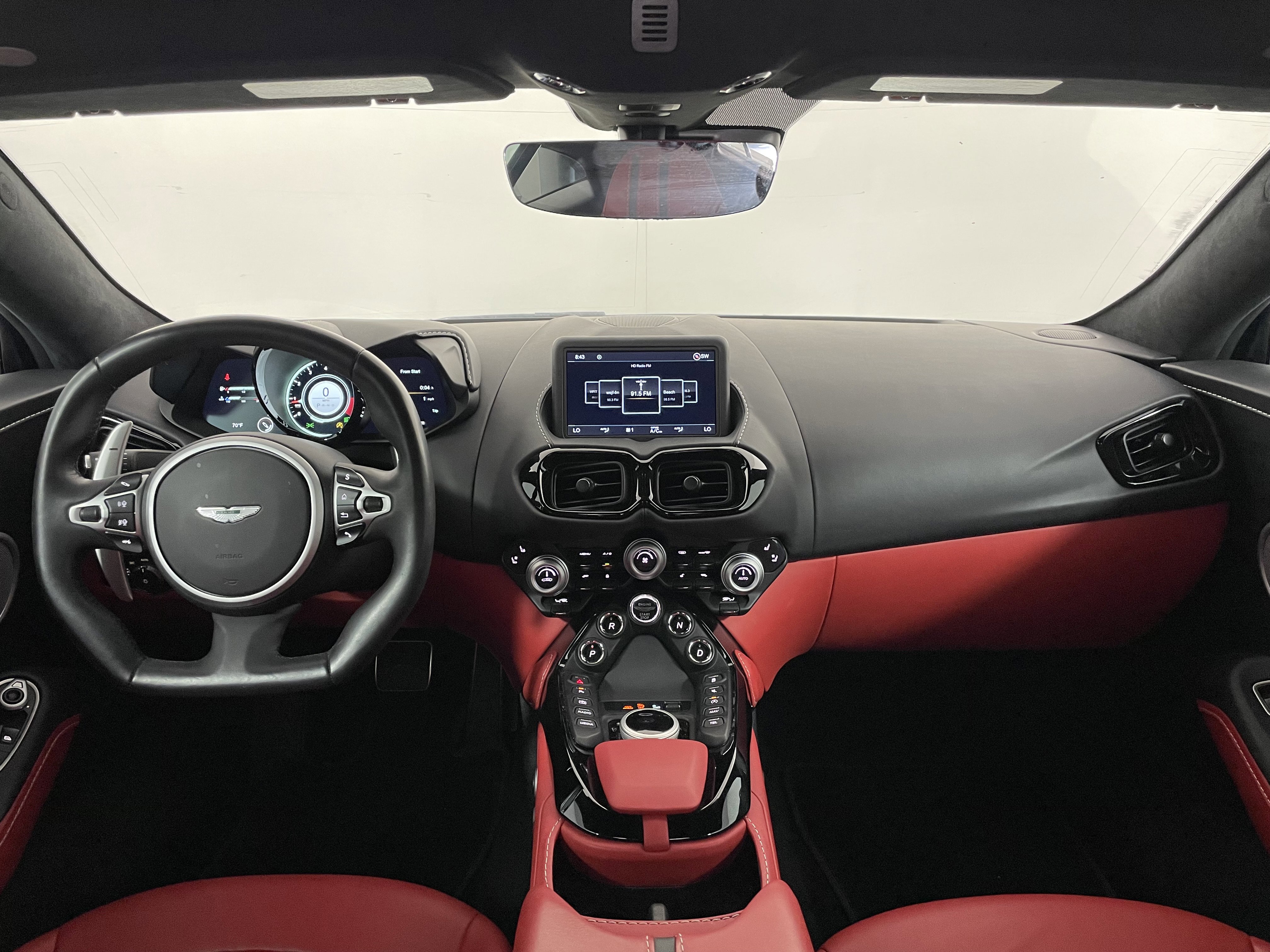 Used 2023 Aston Martin V8 Vantage Coupe image 11