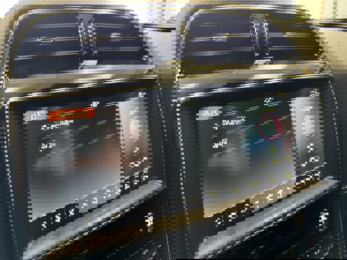 Used 2019 Jaguar F-PACE S image 22