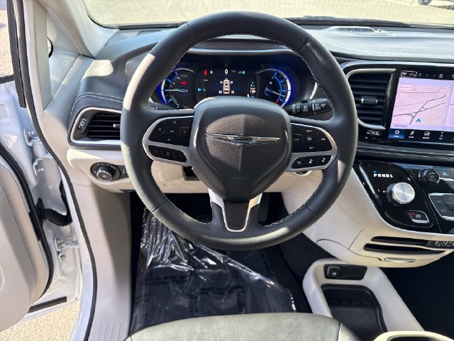 Used 2024 Chrysler Pacifica Limited FWD image 18