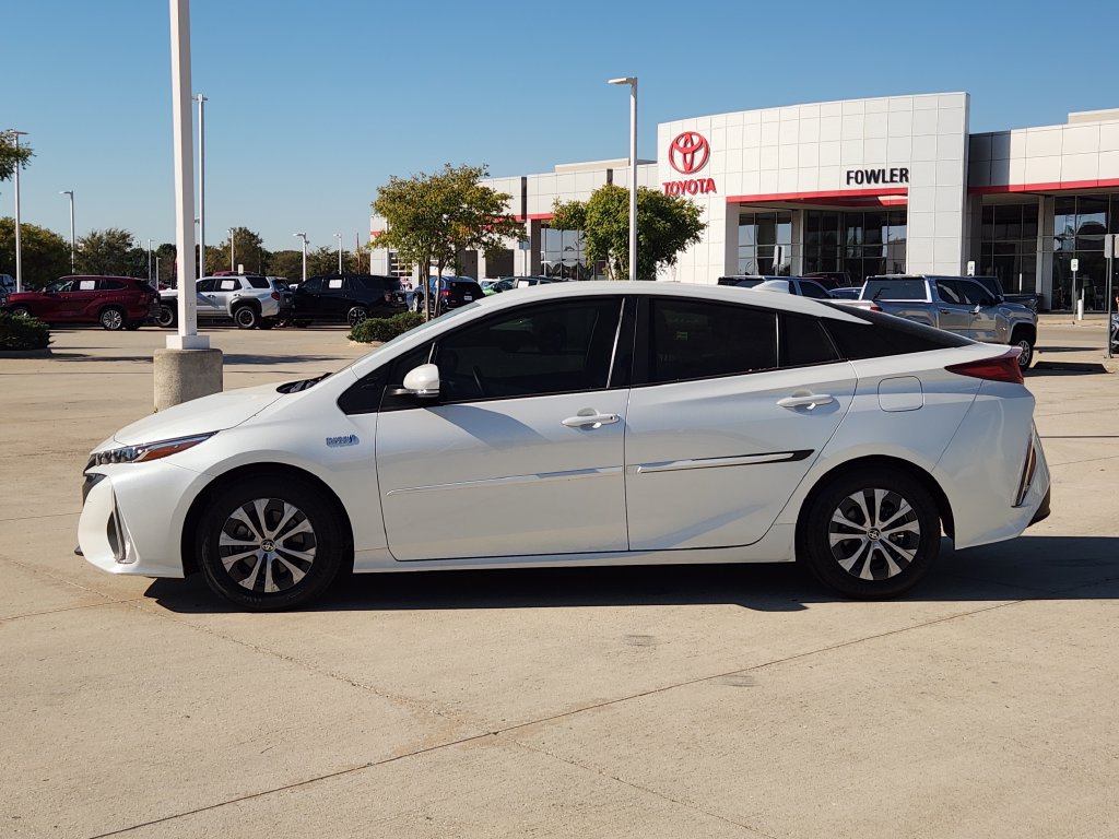 Used 2022 Toyota Prius Prime XLE FWD image 4