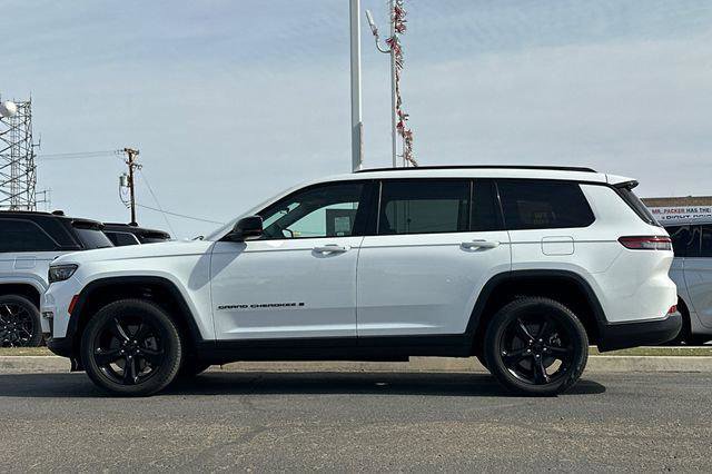 Certified 2023 Jeep Grand Cherokee L Limited w/ Black Appearance Package AWD/4WD image 7