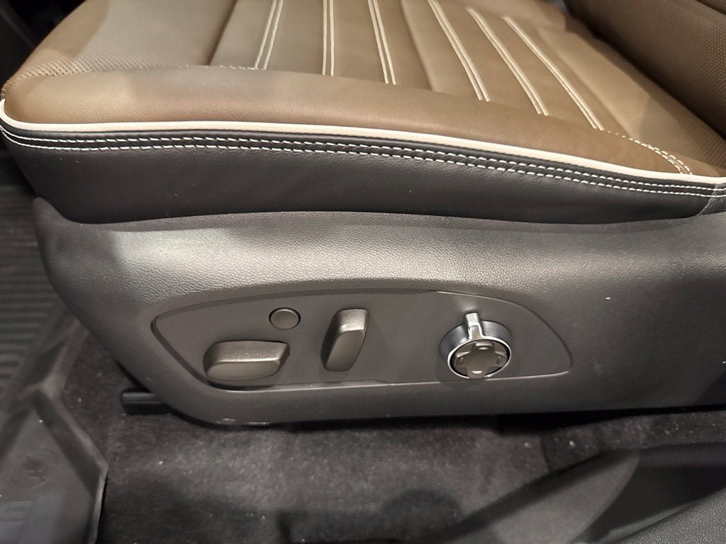 New 2027 GMC Acadia Denali Ultimate w/ LPO, Floor Liner Package AWD/4WD image 29