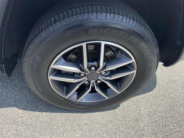 Used 2022 Jeep Grand Cherokee Limited image 17