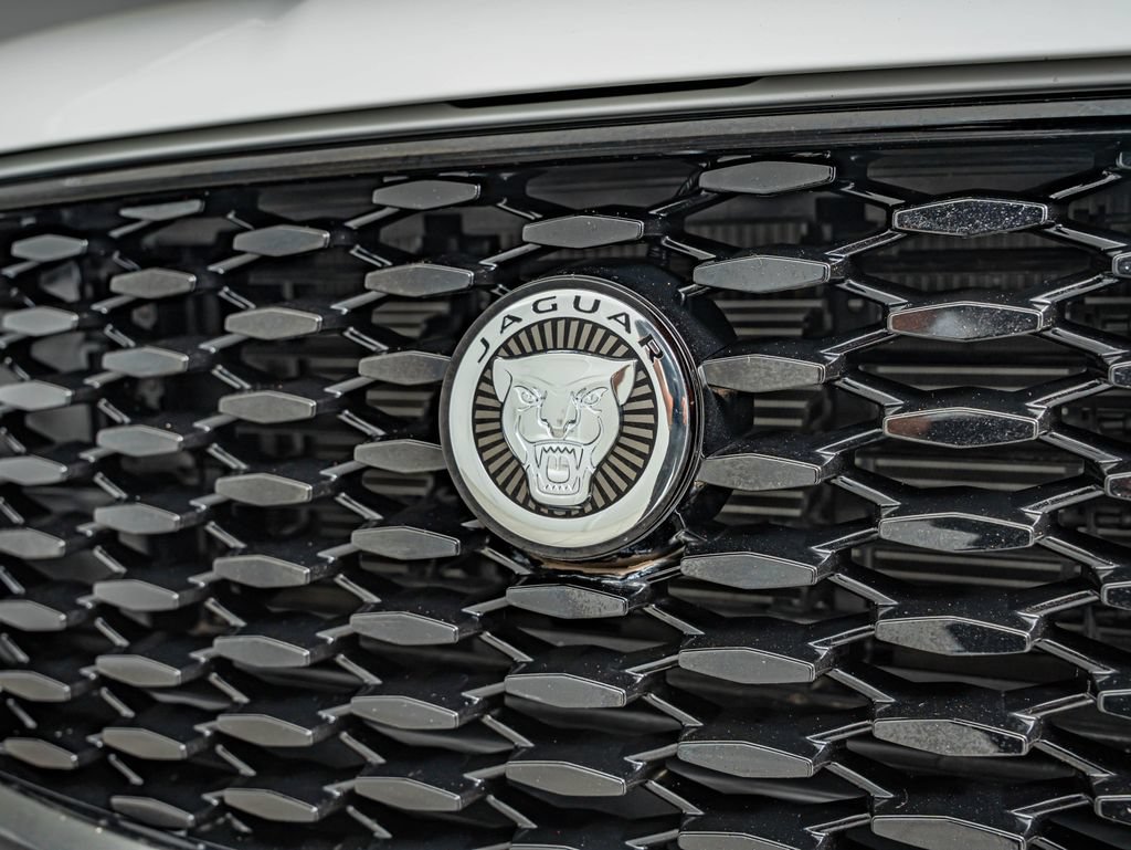 Used 2025 Jaguar F-PACE R-Dynamic S AWD/4WD image 12