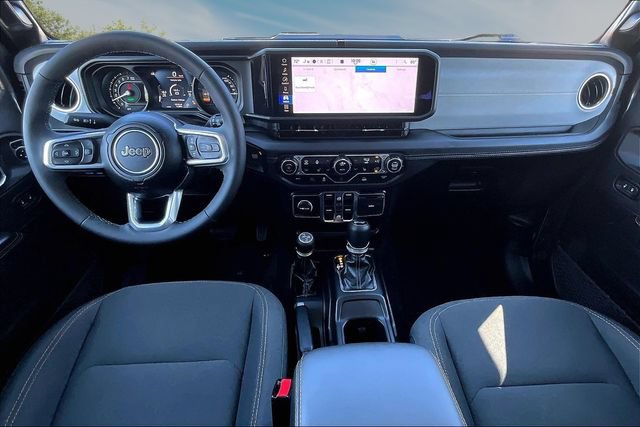 Used 2025 Jeep Wrangler Unlimited Sahara AWD/4WD image 7