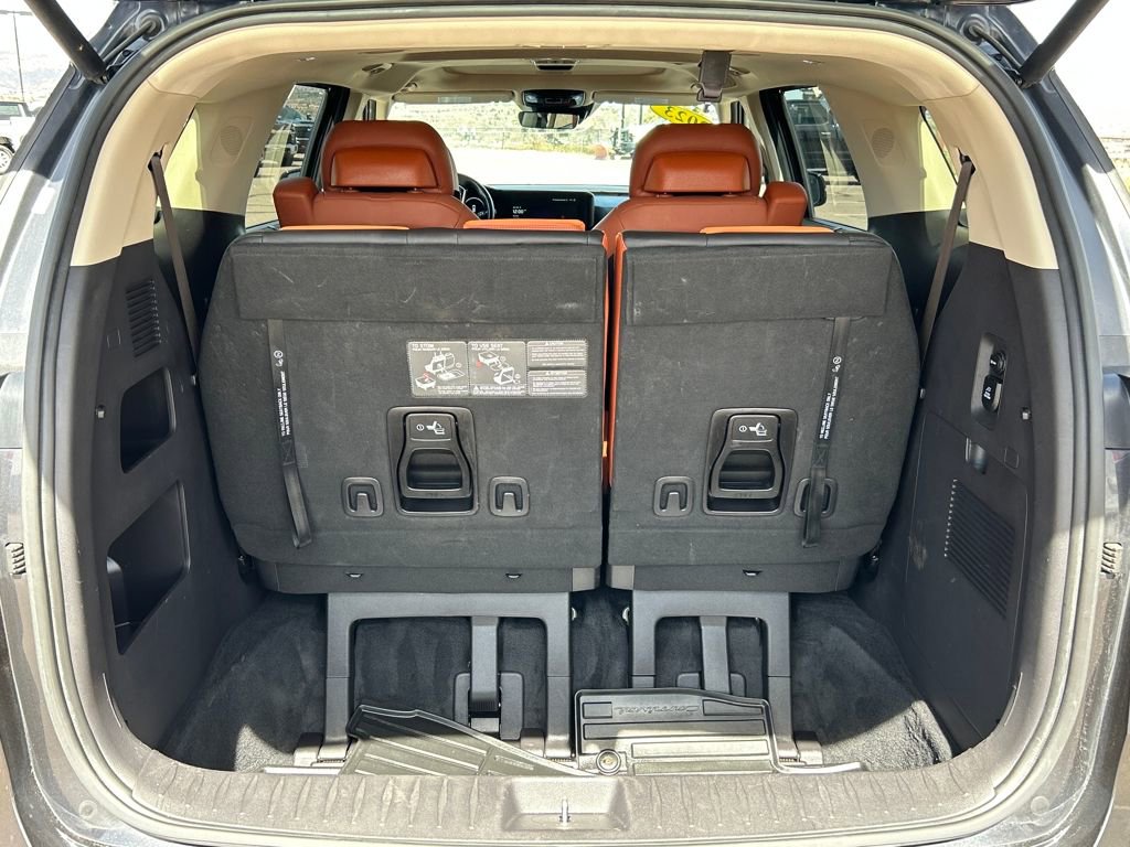 Used 2023 Kia Carnival SX Prestige image 5