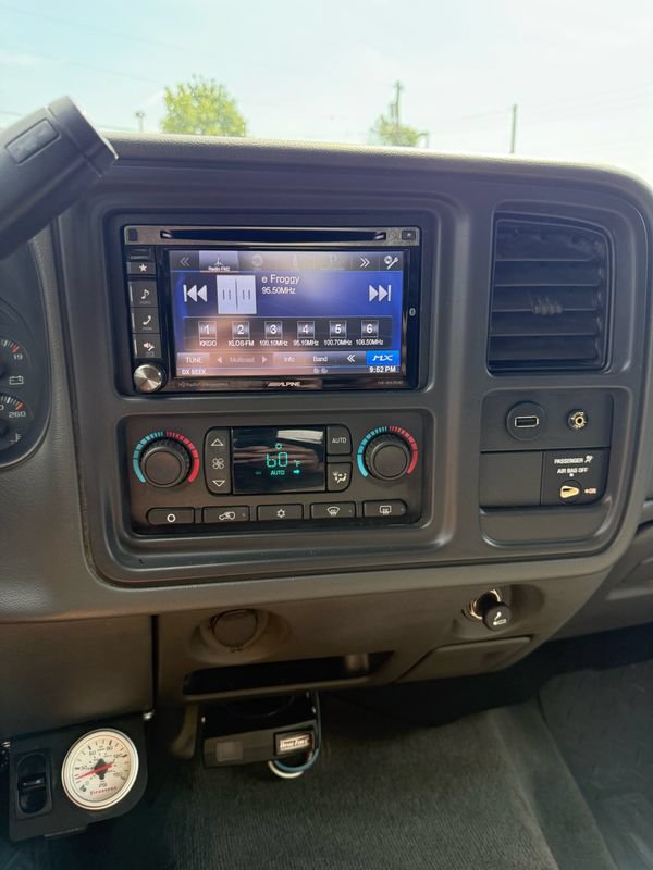 Used 2007 Chevrolet Silverado 2500 LT w/ Heavy-Duty Power Package AWD/4WD image 10