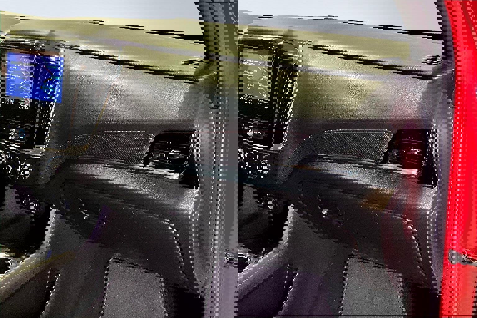 Used 2023 Chevrolet Traverse RS image 26