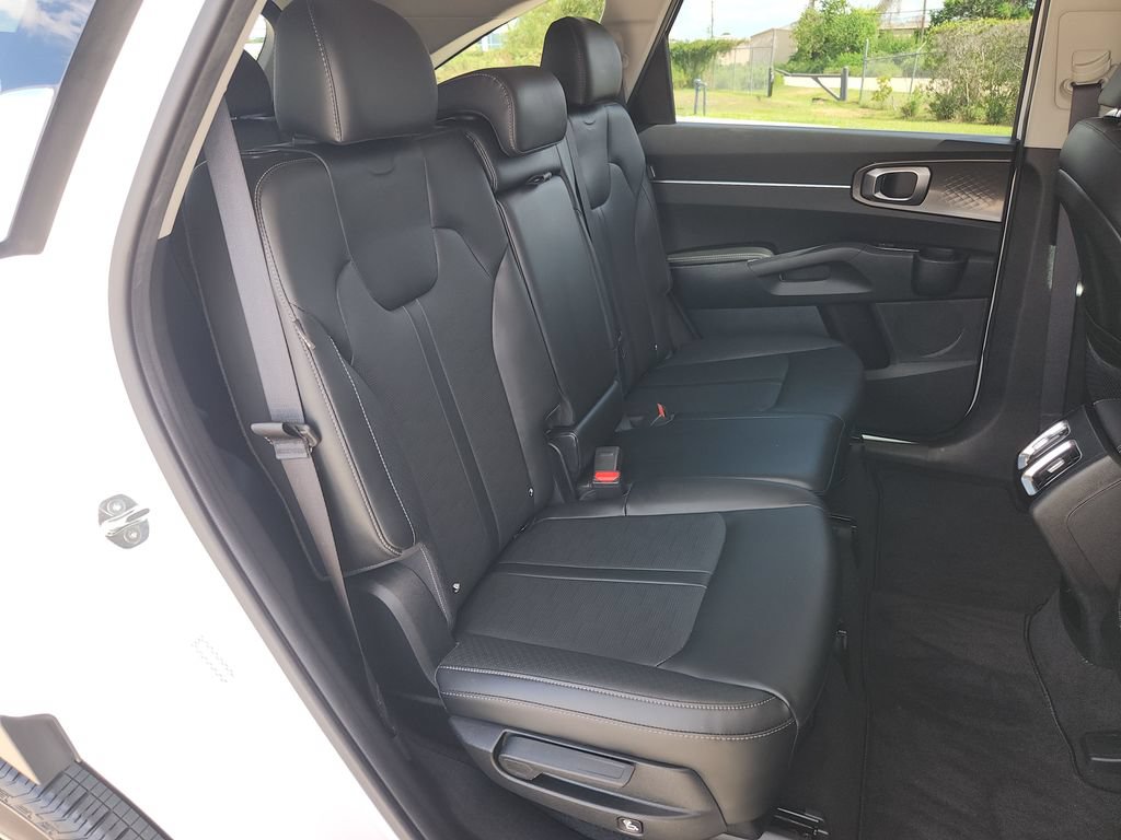 Used 2025 Kia Sorento S w/ Panoramic Sunroof Package AWD/4WD image 16