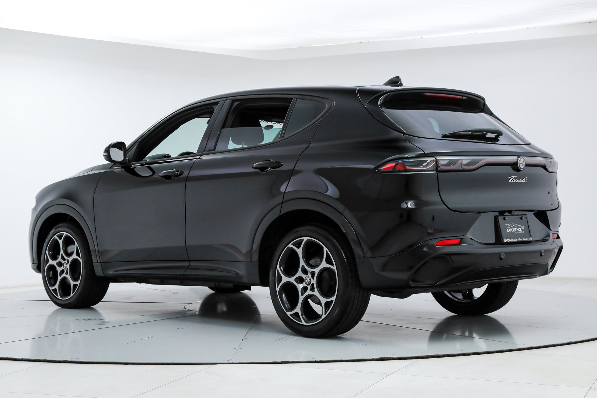 New 2025 Alfa Romeo Tonale AWD/4WD image 3