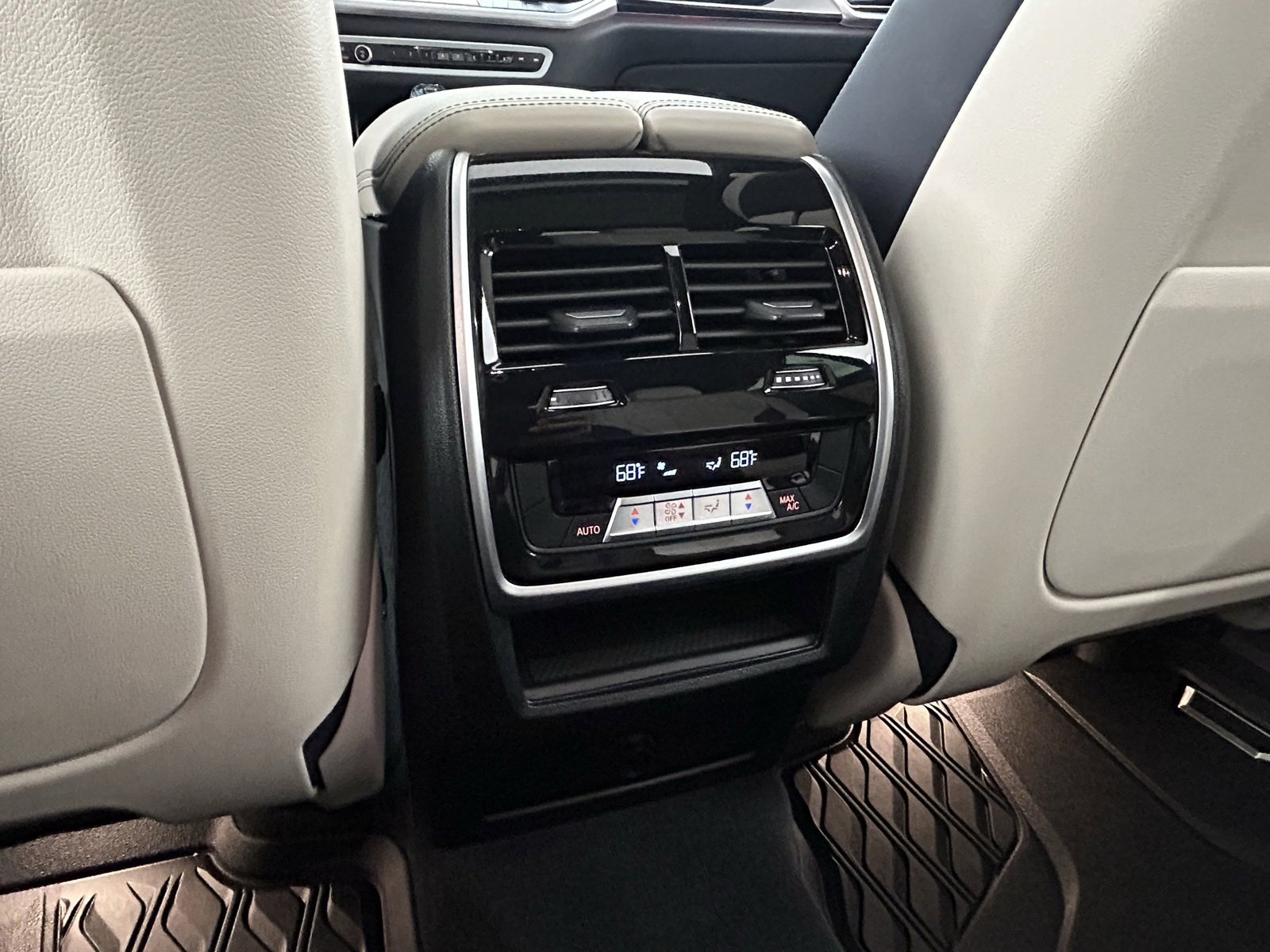 Used 2023 BMW X6 M50i w/ Executive Package image 34