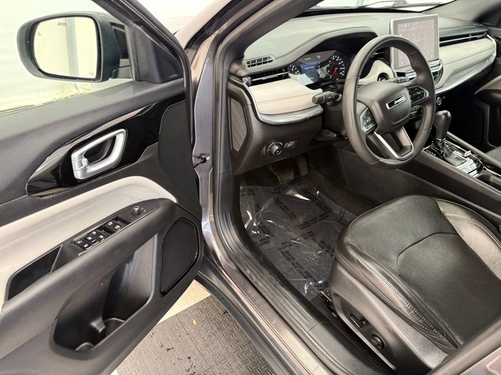 Used 2023 Jeep Compass Limited image 29