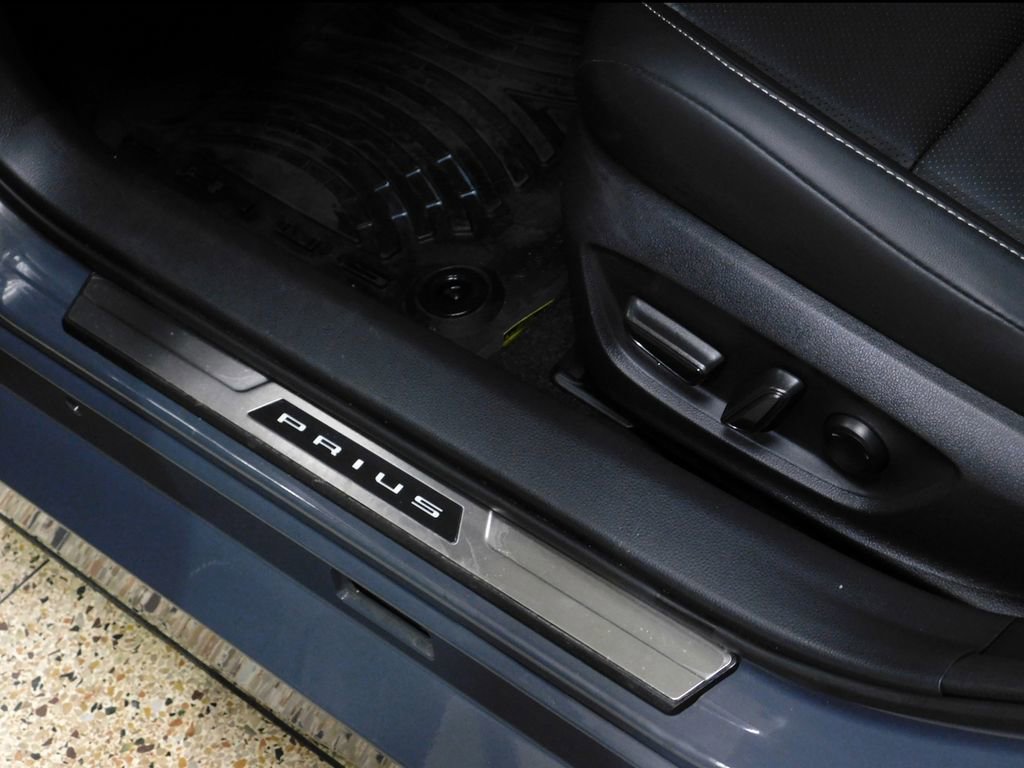 Used 2024 Toyota Prius XLE image 29