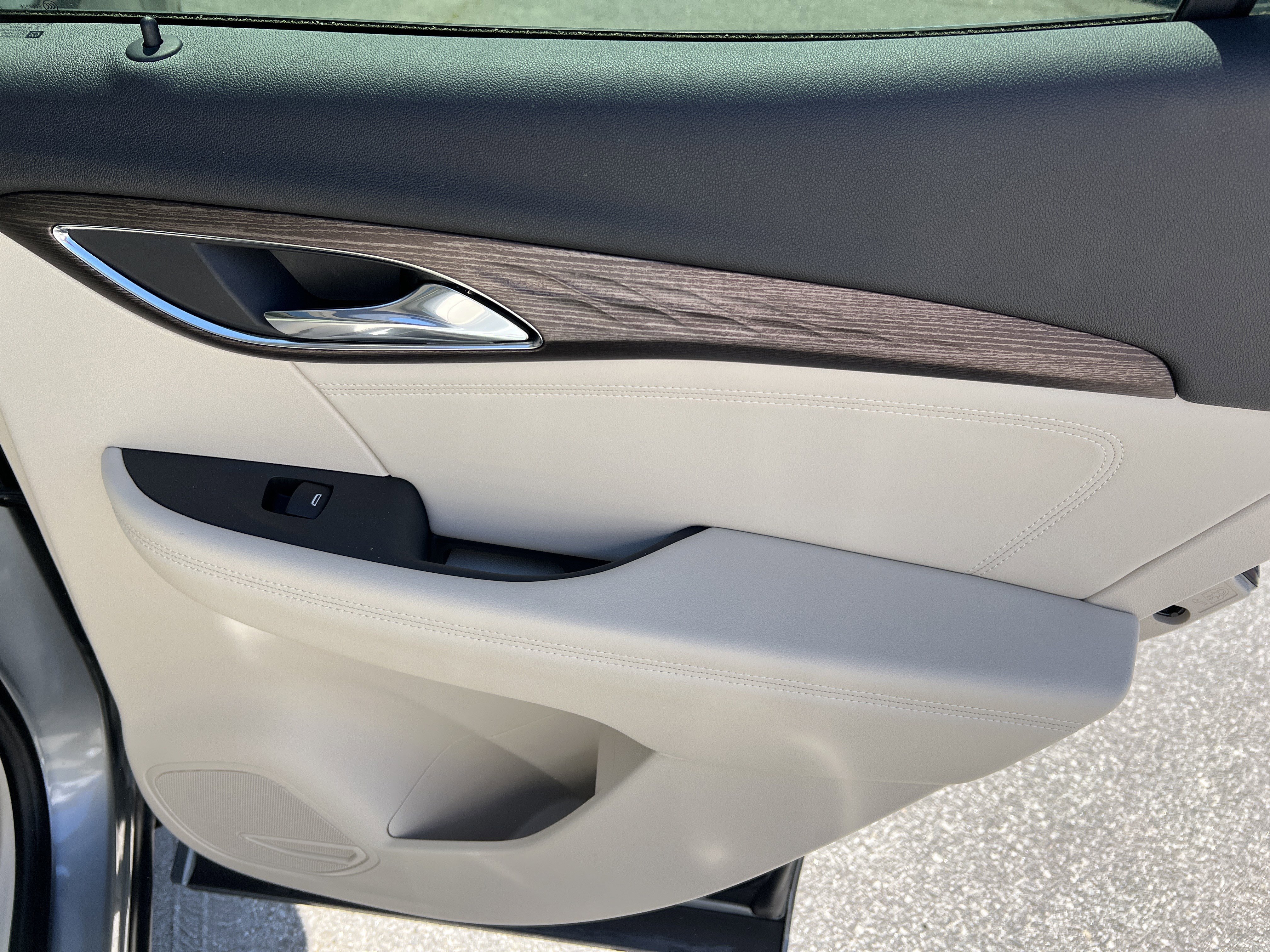 Used 2023 Buick Envision Avenir FWD image 21