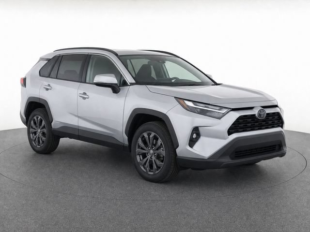 Used 2024 Toyota RAV4 XLE AWD/4WD image 2