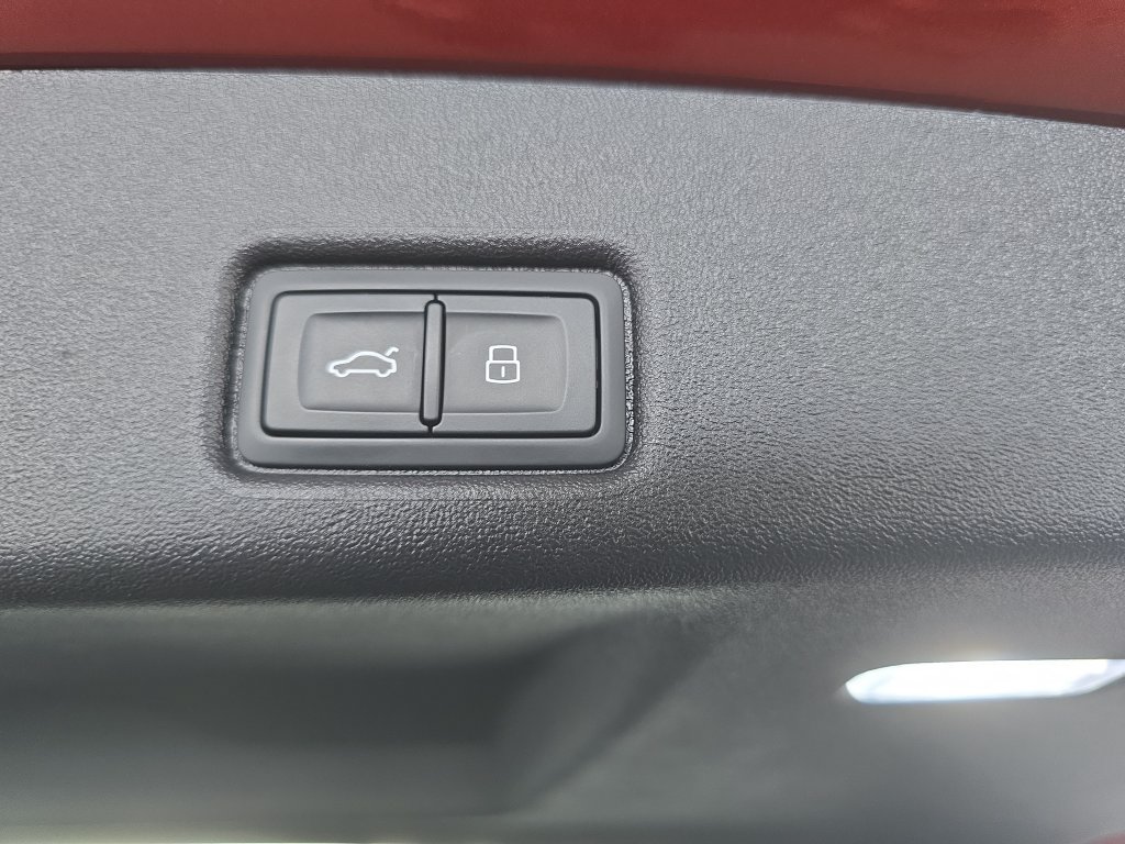 Certified 2025 Audi Q5 Premium w/ Convenience Package AWD/4WD image 25