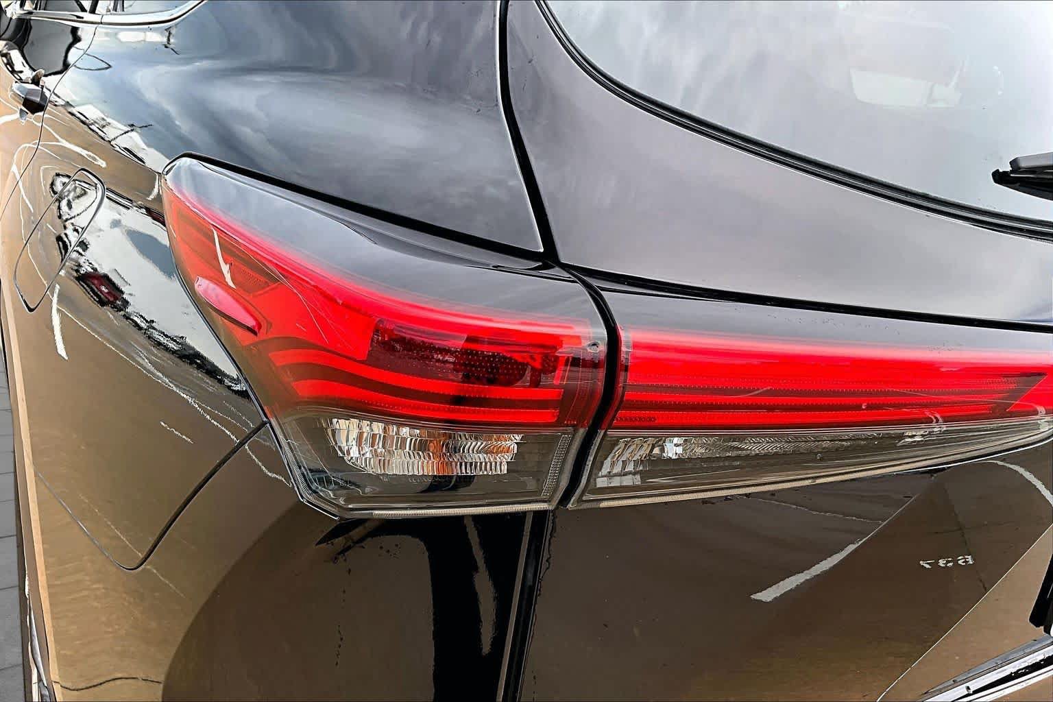Used 2020 Toyota Highlander Platinum AWD/4WD image 28