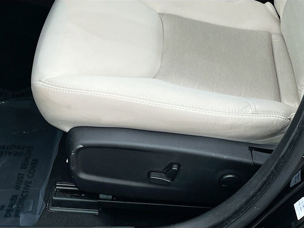 Used 2023 Chrysler 300 Touring w/ Safetytec Plus Group image 19