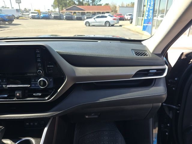 Used 2021 Toyota Highlander XLE FWD image 50