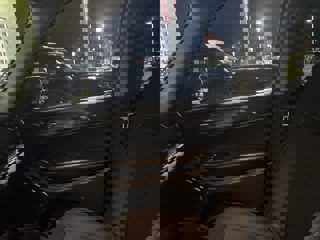 Used 2021 Jeep Grand Cherokee L Laredo w/ Luxury Tech Group I image 2