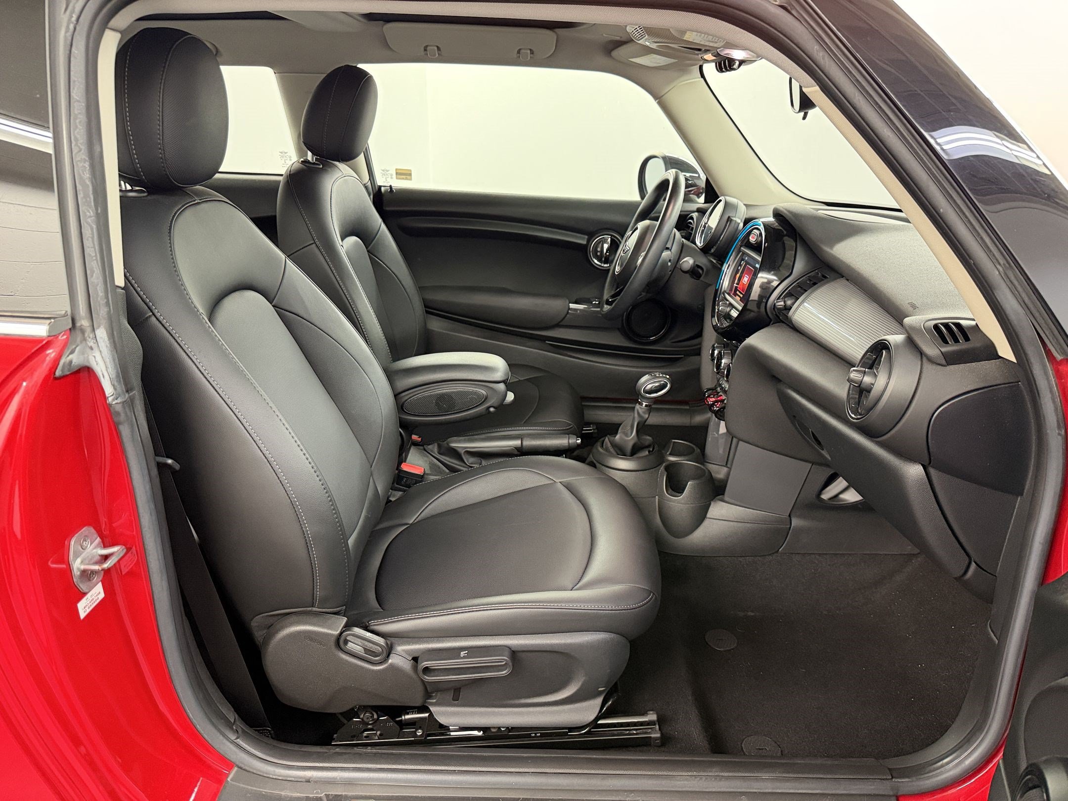 Used 2019 MINI Cooper 2-Door Hardtop w/ Signature Upholstery Package FWD image 23
