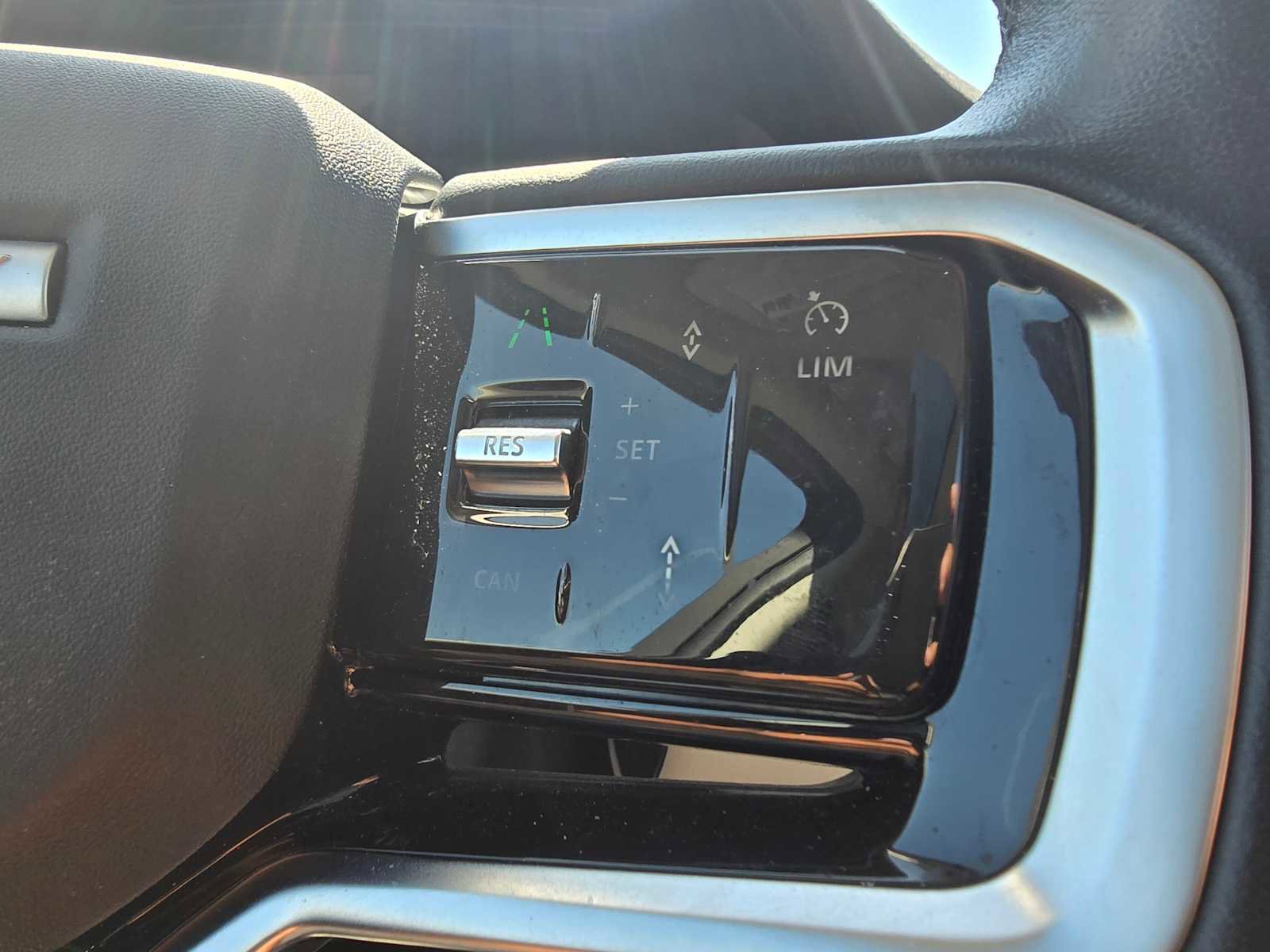 Used 2023 Land Rover Discovery Sport SE image 31