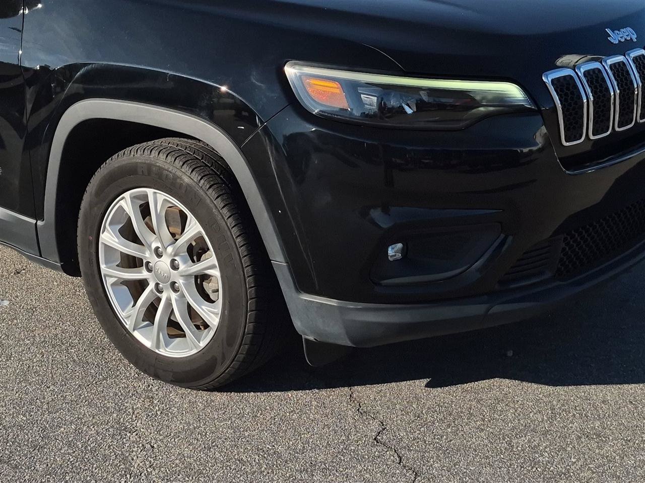 Used 2019 Jeep Cherokee Latitude w/ Popular Appearance Group FWD image 9