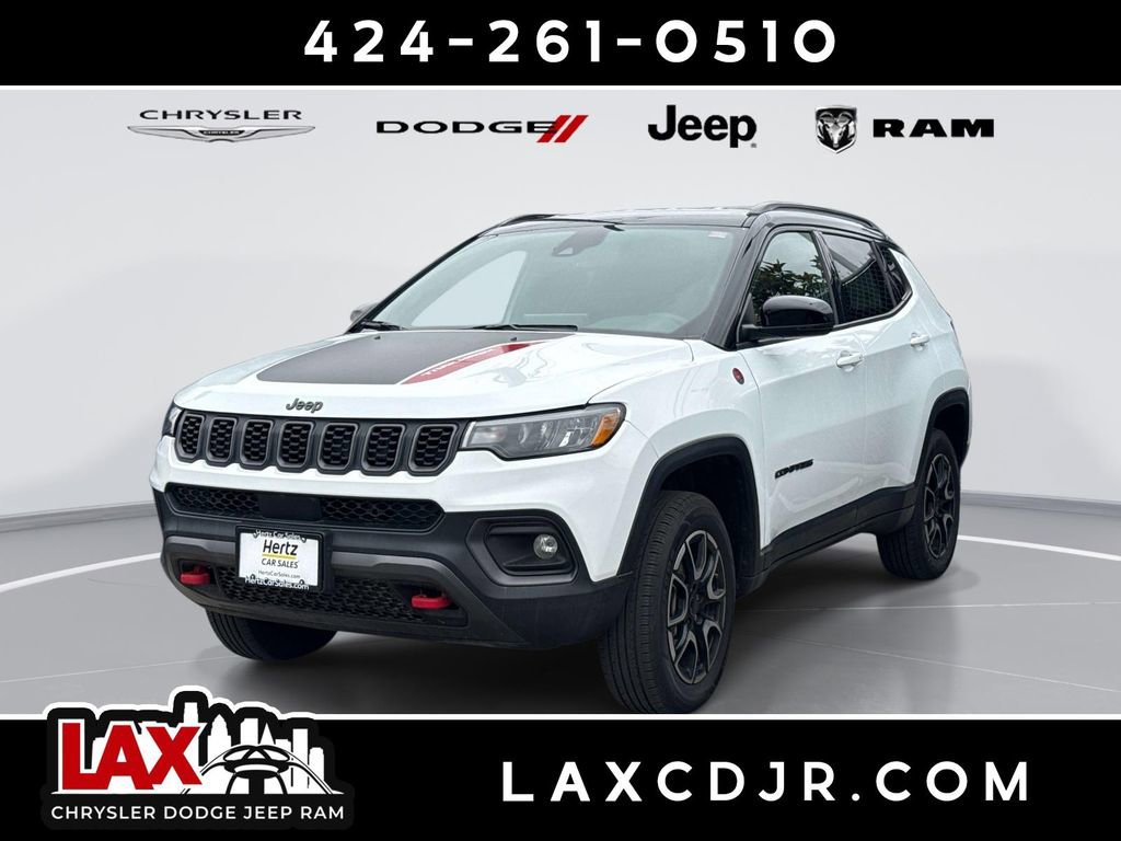 Used 2025 Jeep Compass Trailhawk AWD/4WD image 1