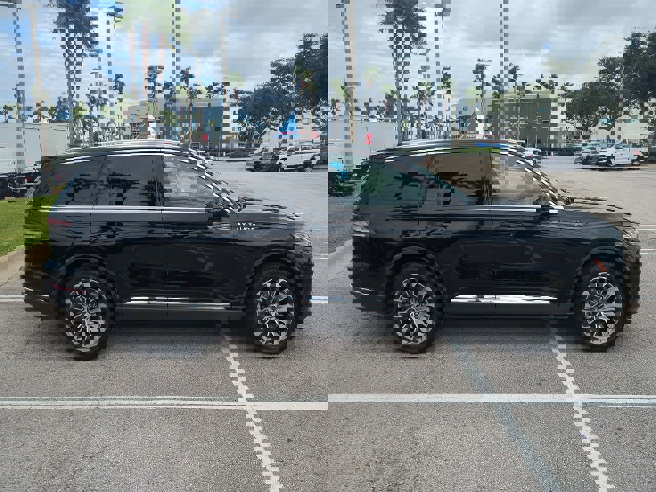 Certified 2025 Lincoln Aviator Reserve w/ Illumination Package image 3