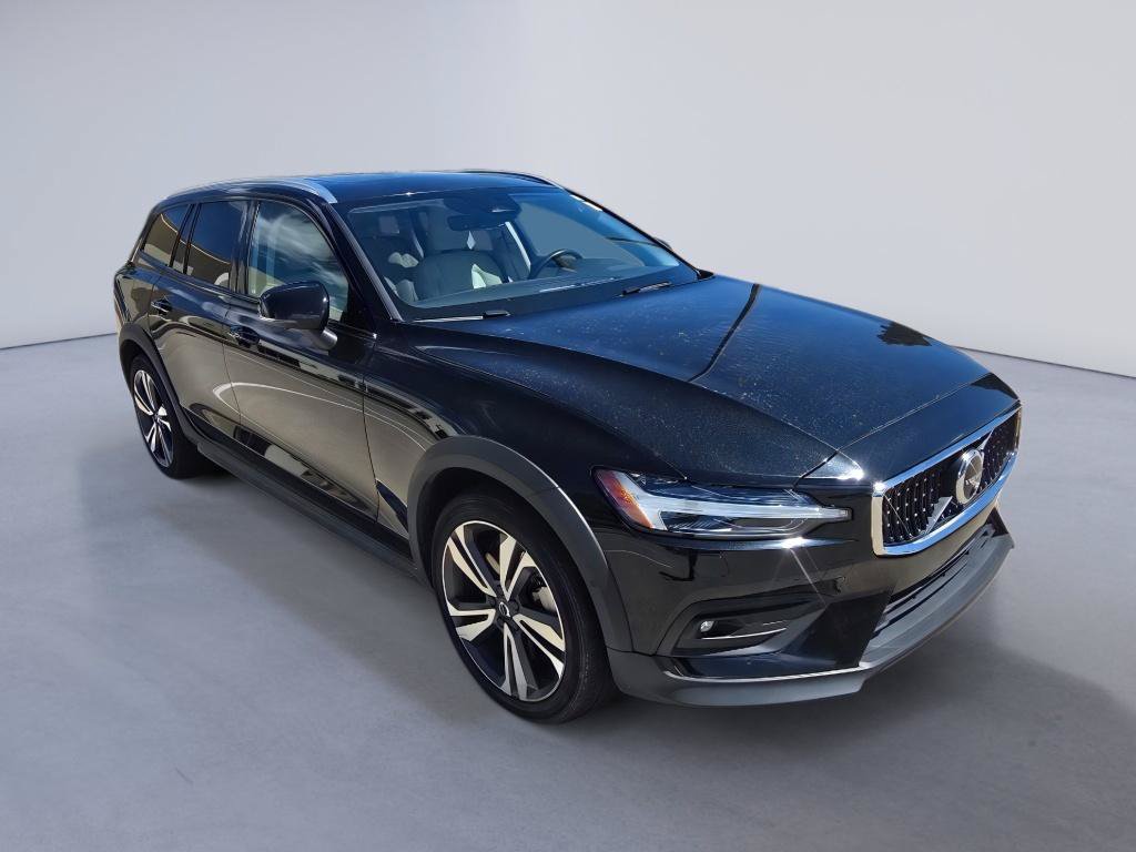 Used 2025 Volvo V60 B5 Cross Country Plus AWD/4WD image 8