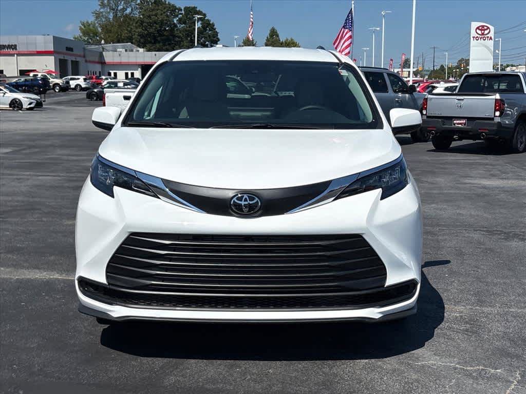 New 2026 Toyota Sienna LE FWD image 24