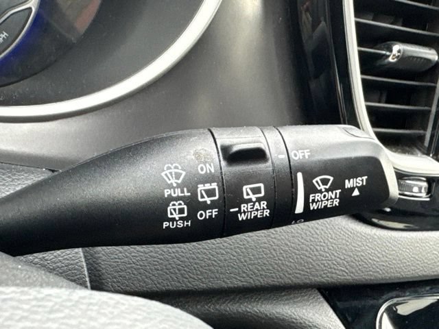 Used 2026 Chrysler Pacifica Select FWD image 13