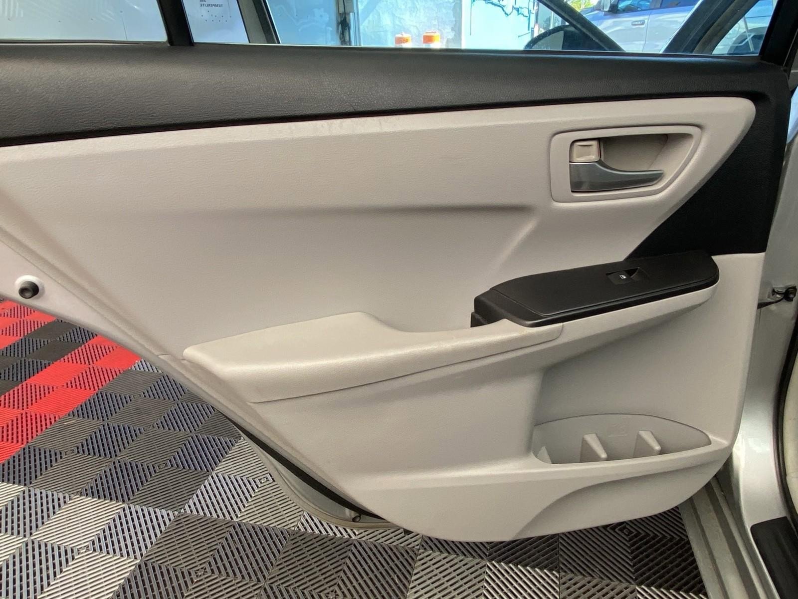 Used 2015 Toyota Camry LE FWD image 14