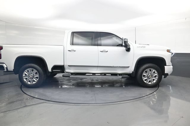 Used 2024 Chevrolet Silverado 2500 High Country w/ High Country Premium Package AWD/4WD video 3