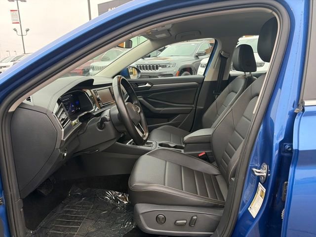Used 2024 Volkswagen Jetta SE image 18