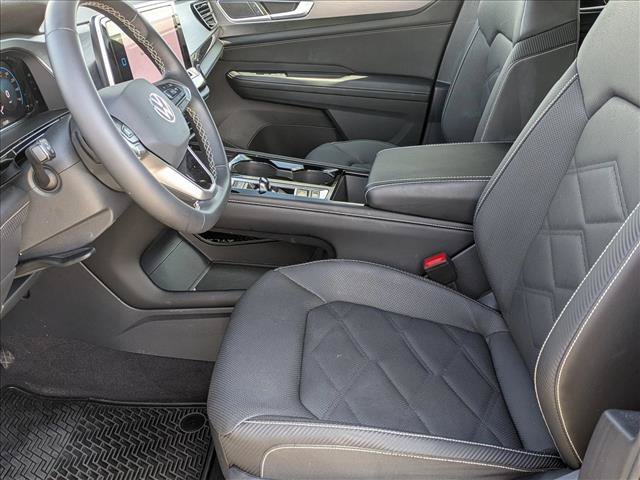 Used 2024 Volkswagen Atlas Cross Sport SE w/ Panoramic Sunroof Package AWD/4WD image 16