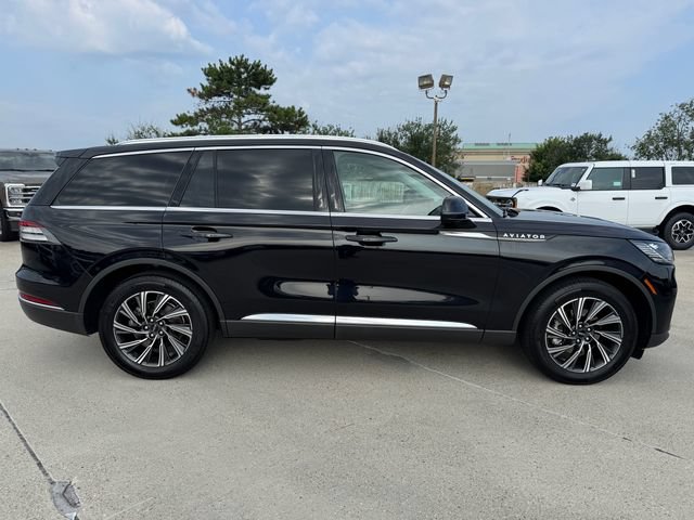 Used 2025 Lincoln Aviator AWD image 7