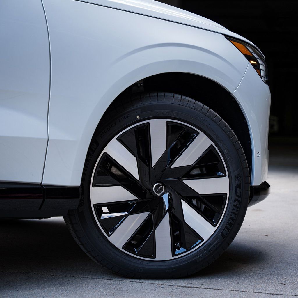 New 2025 Volvo EX90 Plus w/ Protection Package Premier image 7