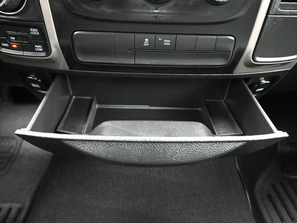 Used 2018 RAM 1500 Classic SLT AWD/4WD image 19
