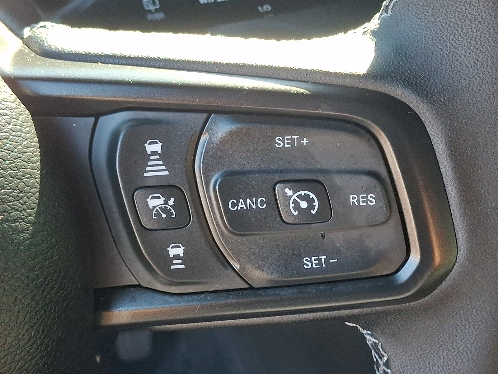 Used 2025 Jeep Wrangler Sport AWD/4WD image 21