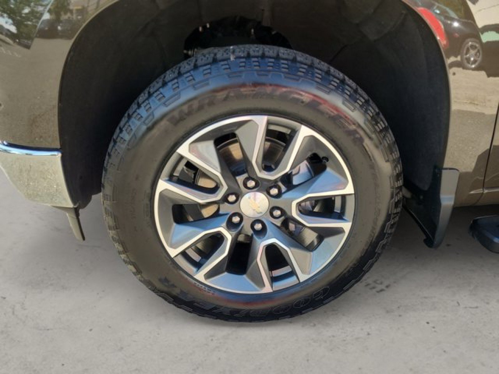 Used 2023 Chevrolet Silverado 1500 LT AWD/4WD image 10