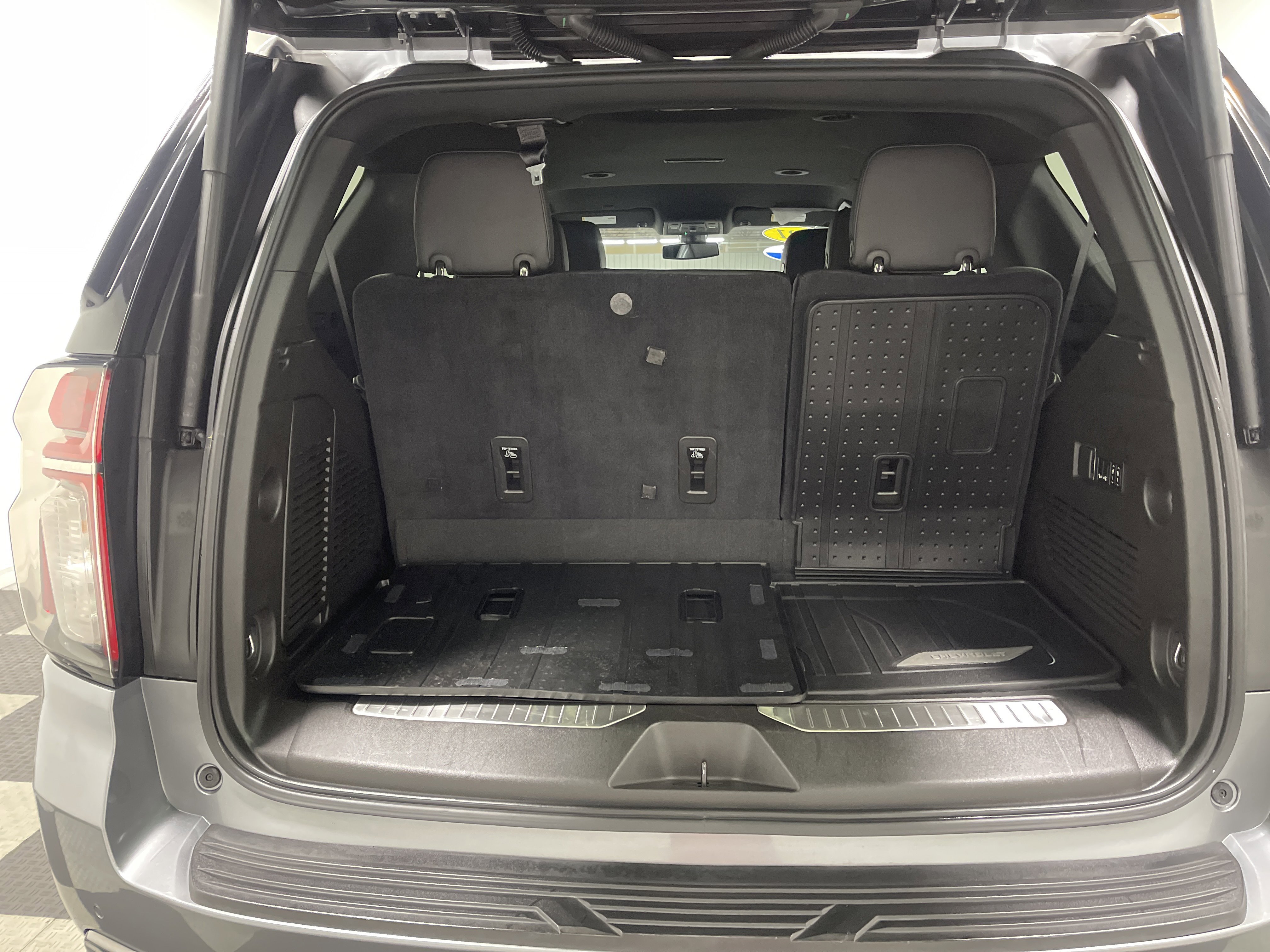 Used 2021 Chevrolet Tahoe Z71 w/ Z71 Off-Road Package AWD/4WD image 18