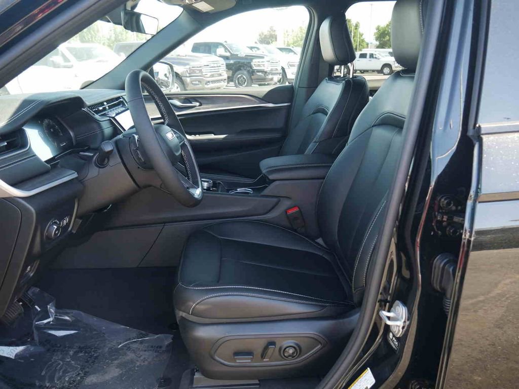 New 2025 Jeep Grand Cherokee Limited image 30