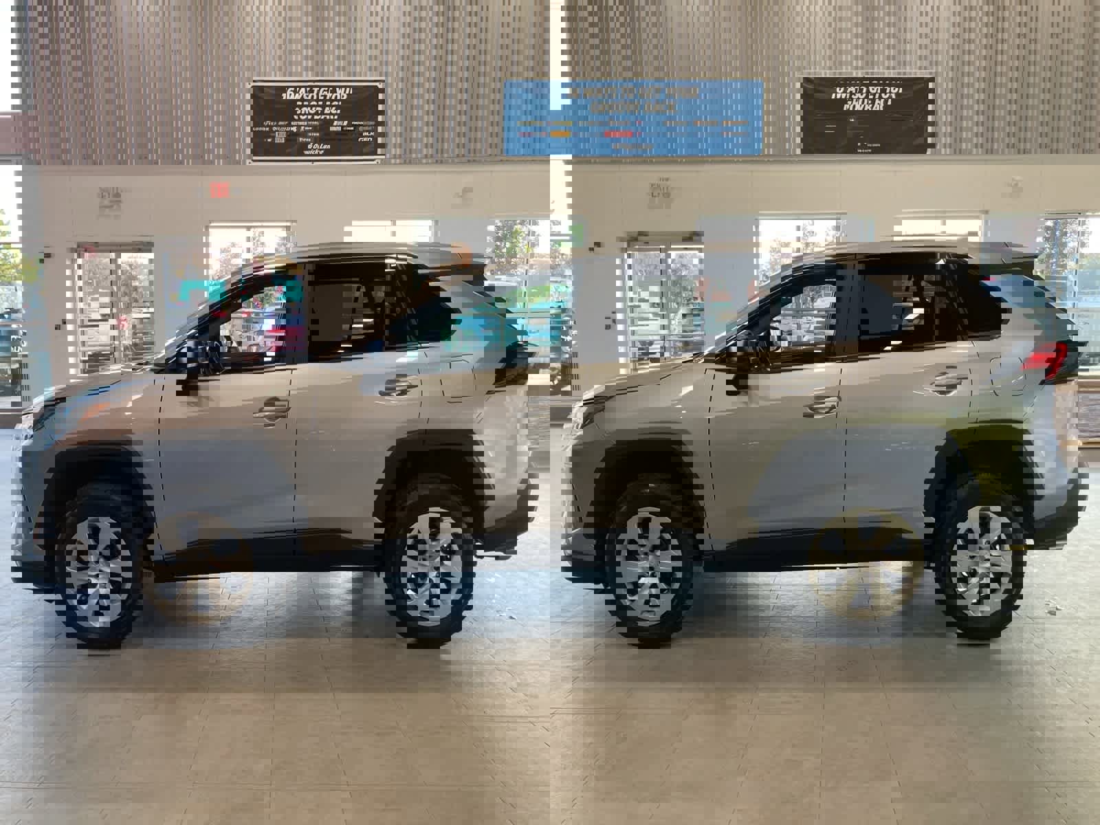 Used 2024 Toyota RAV4 LE image 8