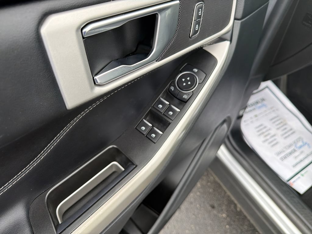 Used 2022 Ford Explorer XLT w/ Equipment Group 202A RWD image 10