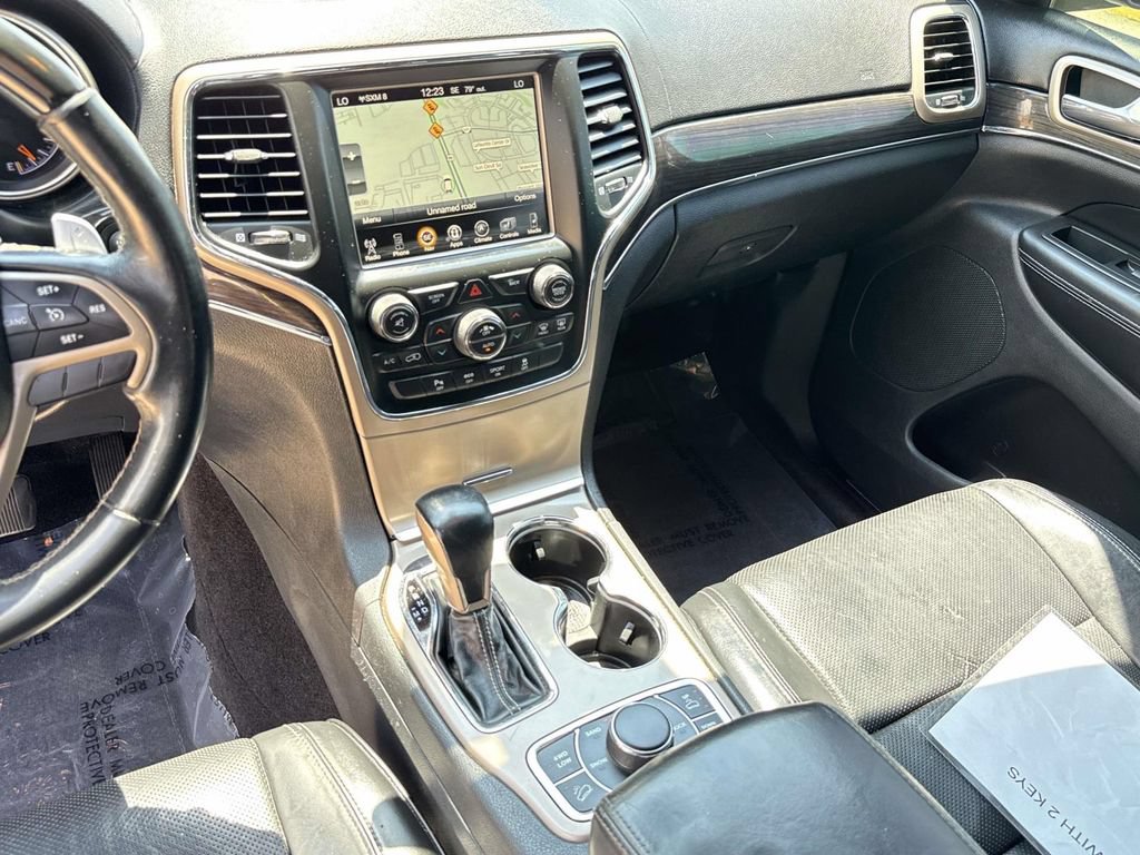 Used 2017 Jeep Grand Cherokee Overland AWD/4WD image 9