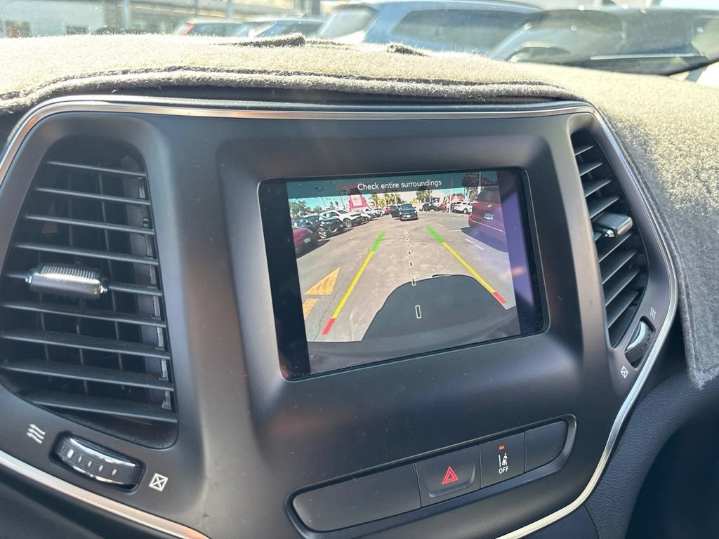 Used 2021 Jeep Cherokee Latitude FWD image 19