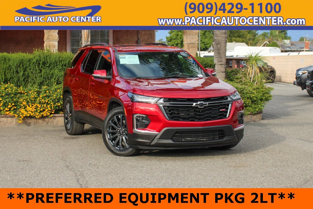 Used 2023 Chevrolet Traverse RS image 1