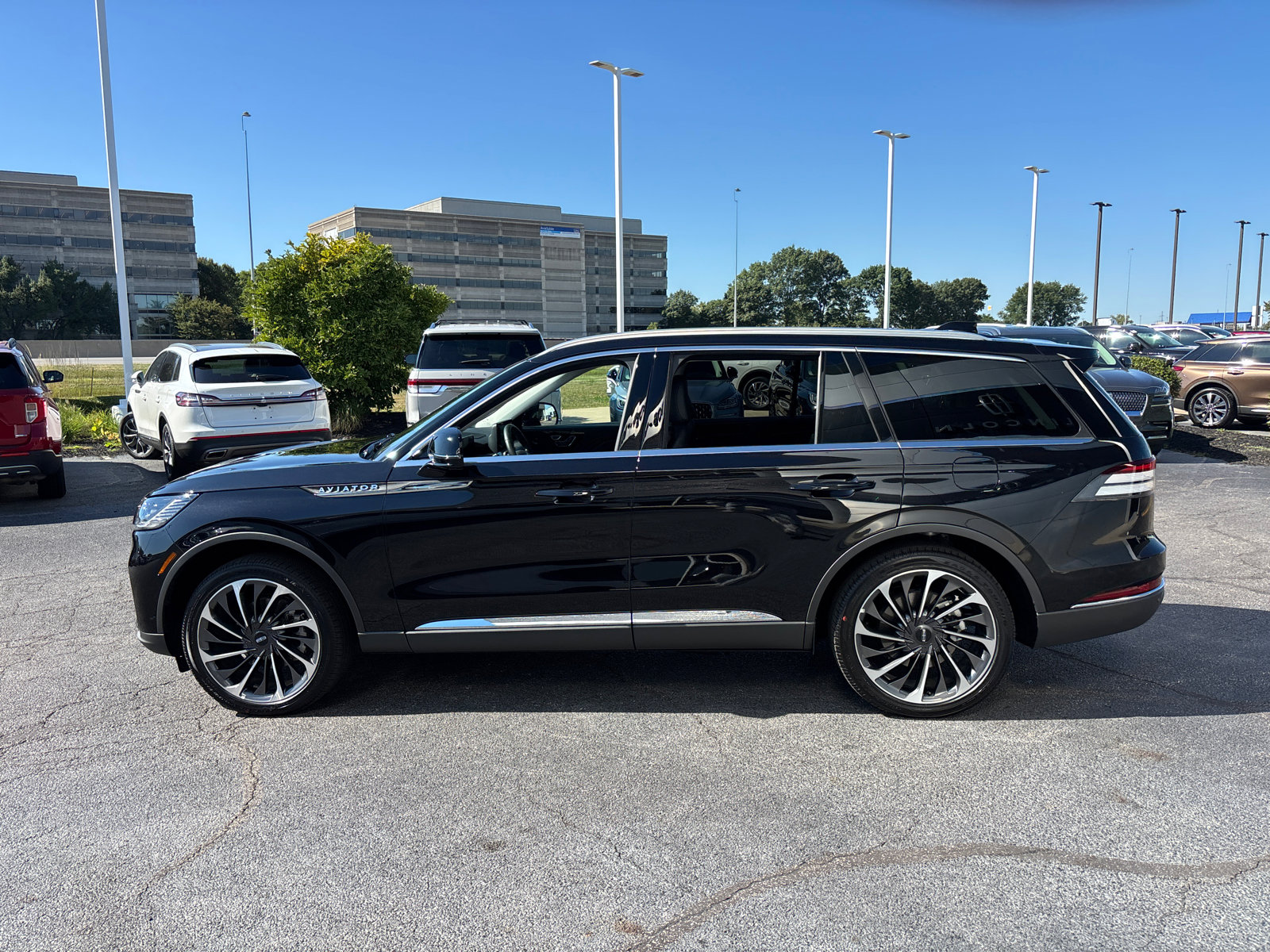 New 2025 Lincoln Aviator Reserve w/ Illumination Package image 4
