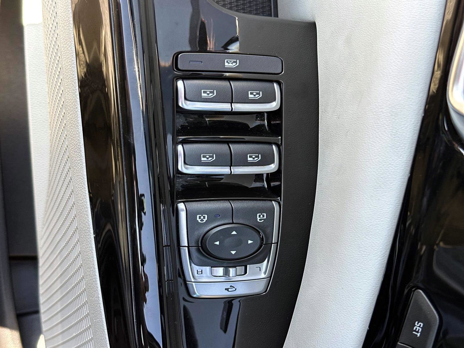 Used 2024 Kia Carnival SX Prestige image 22